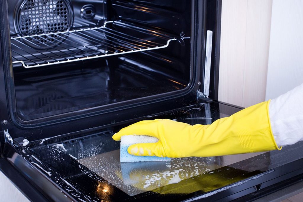 How to Clean the Oven Glass the Easiest Way